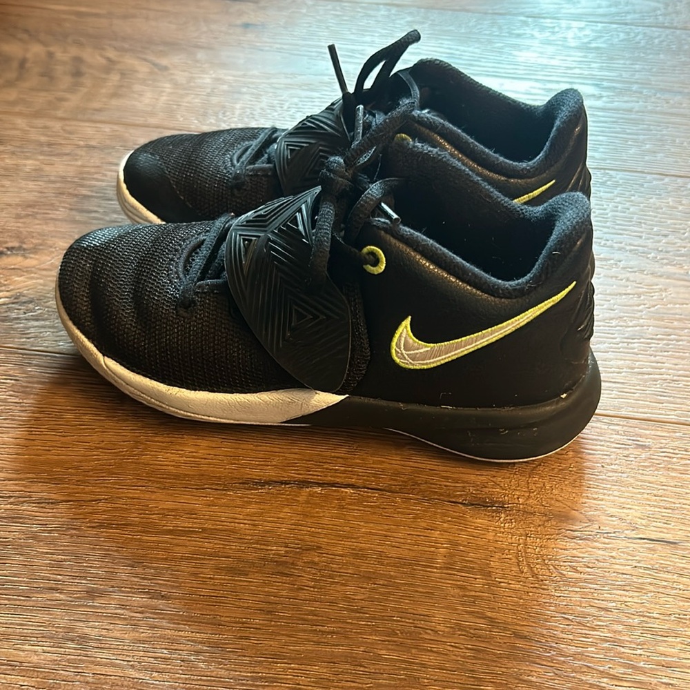 Nike boys basketball shoes